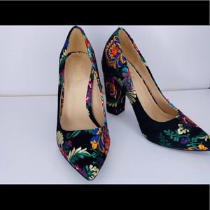 Colorful floral pointed toed pumps
